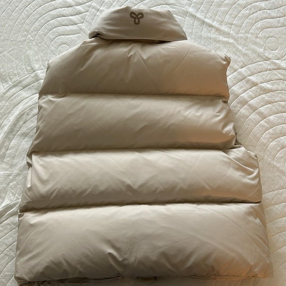 Aritzia Mega Puff Vest - Picture 3 of 4